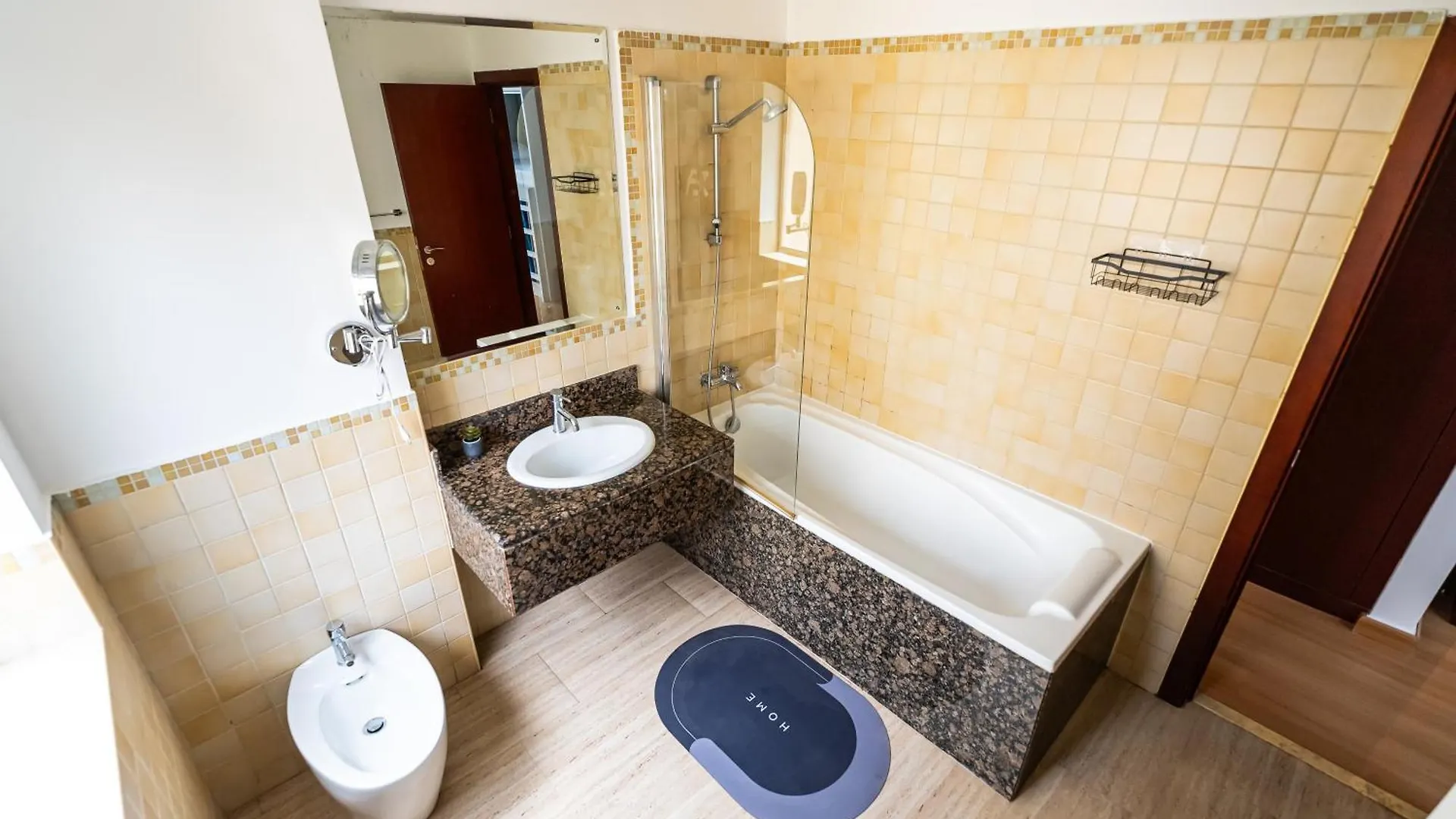 Yousleep Hostel - Beach View - 5 Min From Metro Dubai United Arab Emirates