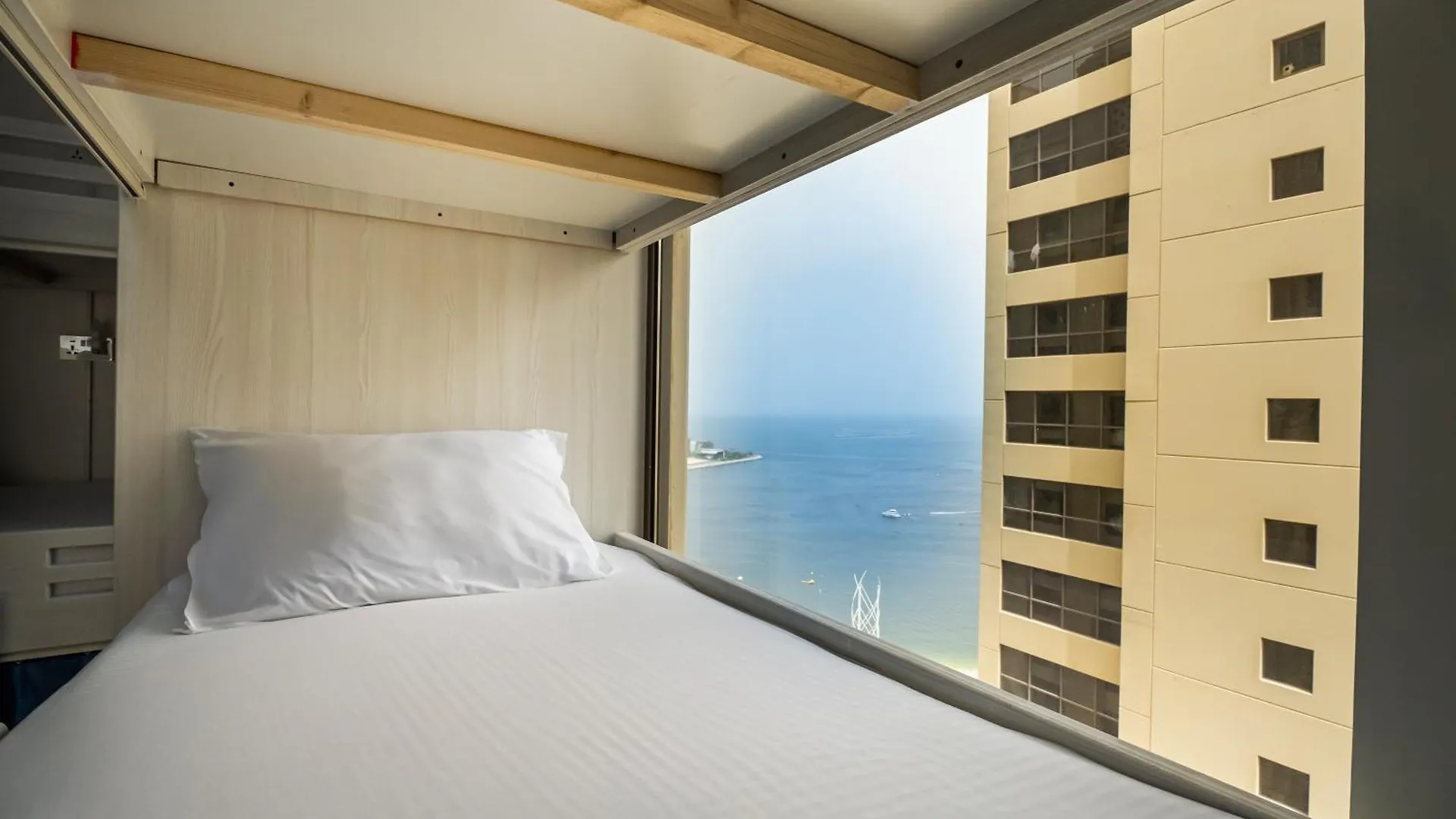 Yousleep Hostel - Beach View - 5 Min From Metro Dubai United Arab Emirates
