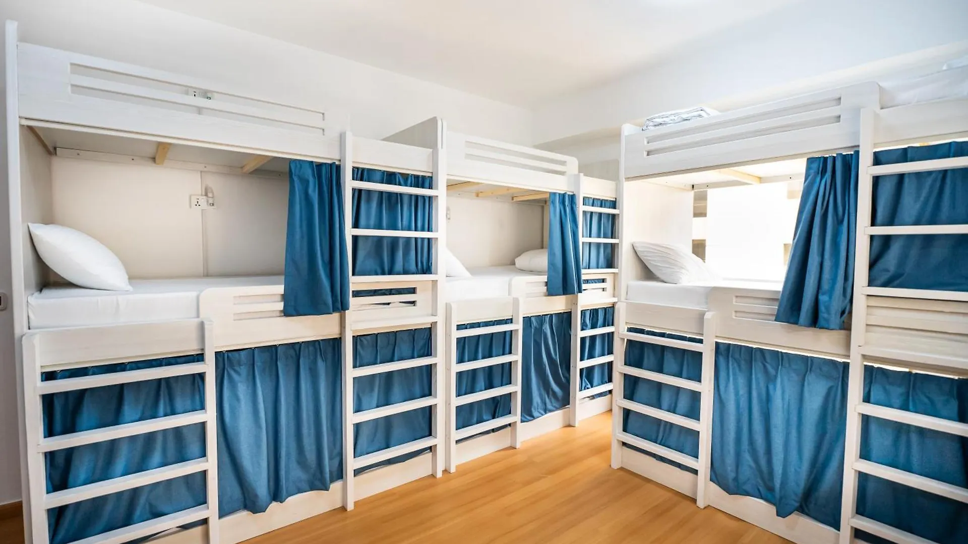 Yousleep Hostel - Beach View - 5 Min From Metro Dubai 0*,