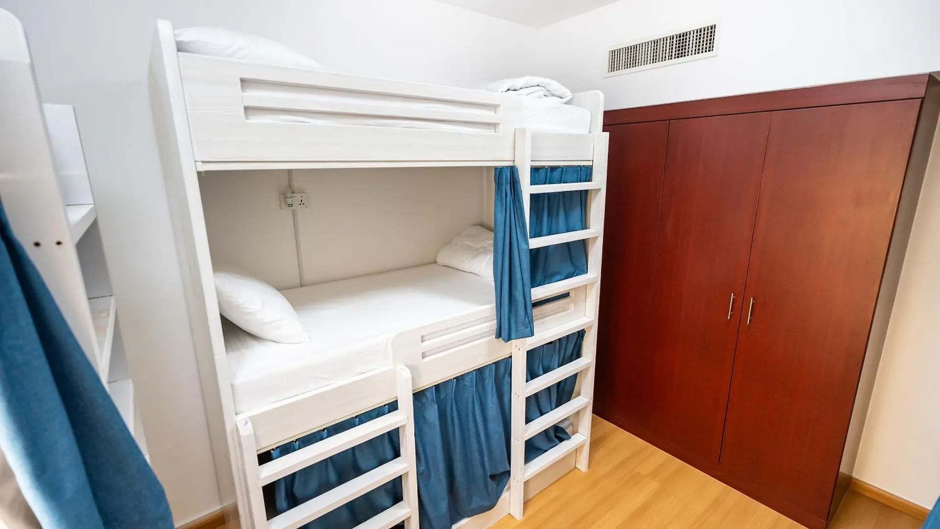 Yousleep Hostel - Beach View - 5 Min From Metro Dubai 0*,  United Arab Emirates